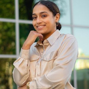 Meet your Posher, Elysha